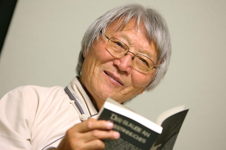 Зохиолч Чинагийн Галсан Нобелийн шагнал хүртэх өндөр магадлалтай